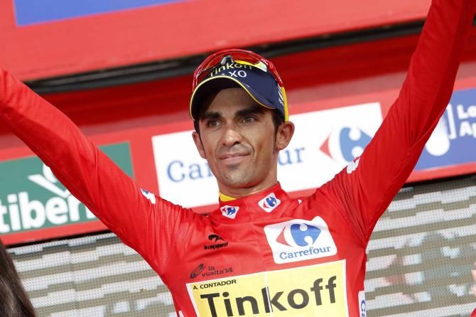 Alberto Contador in red on the podium in A Coru&ntilde;a.