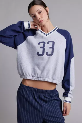 33 Graphic Colorblock Sporty V-Neck Pullover