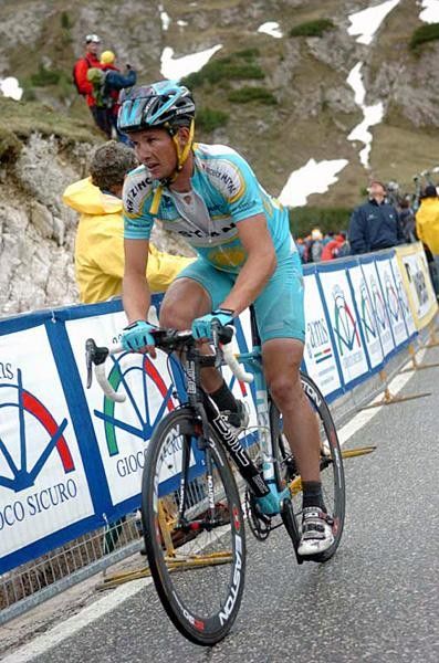 Paolo Savoldelli (Astana) finishes his day.