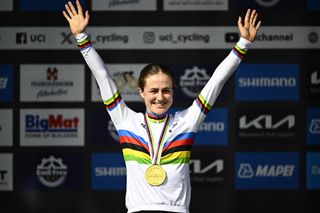 Grace Brown wins the world time trial title in 2024