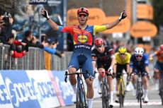 Jonathan Milan wins stage 2 of Tirreno-Adriatico 2025