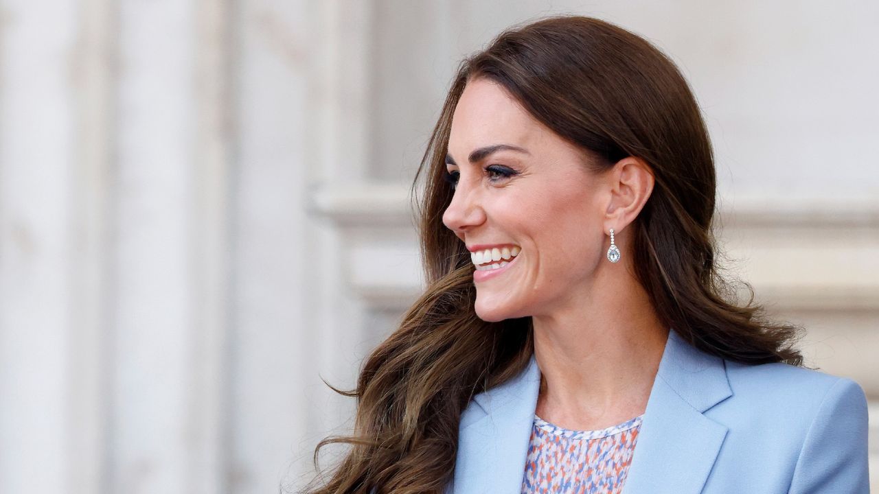 Kate Middleton&#039;s throwback leopard print skirt is major inspiration on making the bold print more versatile 