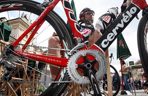 Bobby Julich (CSC) and bike with his trademark elliptical O,Symmetric chanirings.