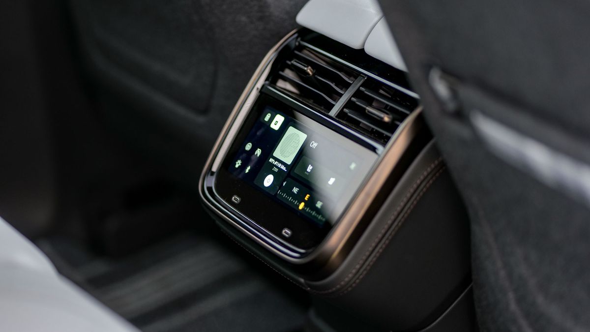 2025 Rivian R1T Tri.