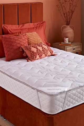 Silentnight mattress topper with self heating