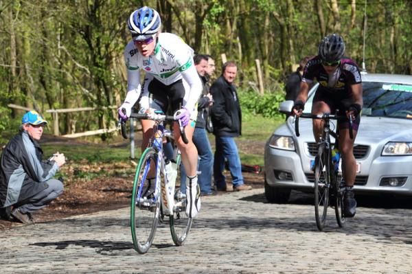 Chloe McConville (Australia) and Latoya Brulee (Topsport Vlaanderen 2012) reached the Kemmelberg ahead of the bunch