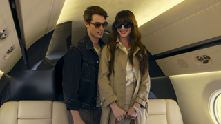 Nicholas Galitzine and Anne Hathaway in the Idea of You on a private jet