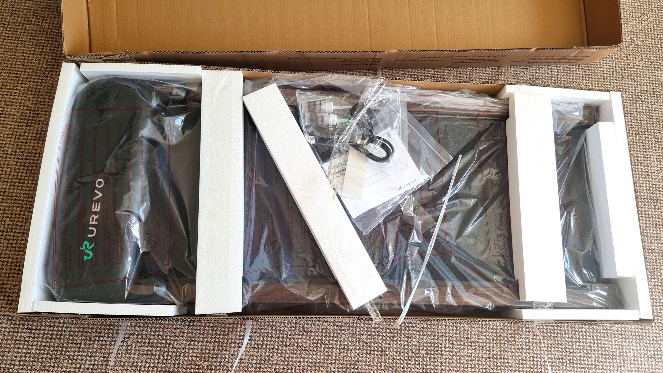 Urevo SpaceWalk E4W walking pad, unboxed