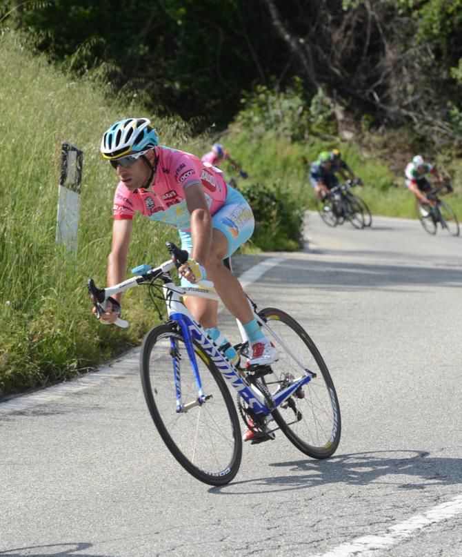 Vincenzo Nibali (Astana) descends to the finish line in a select lead group.