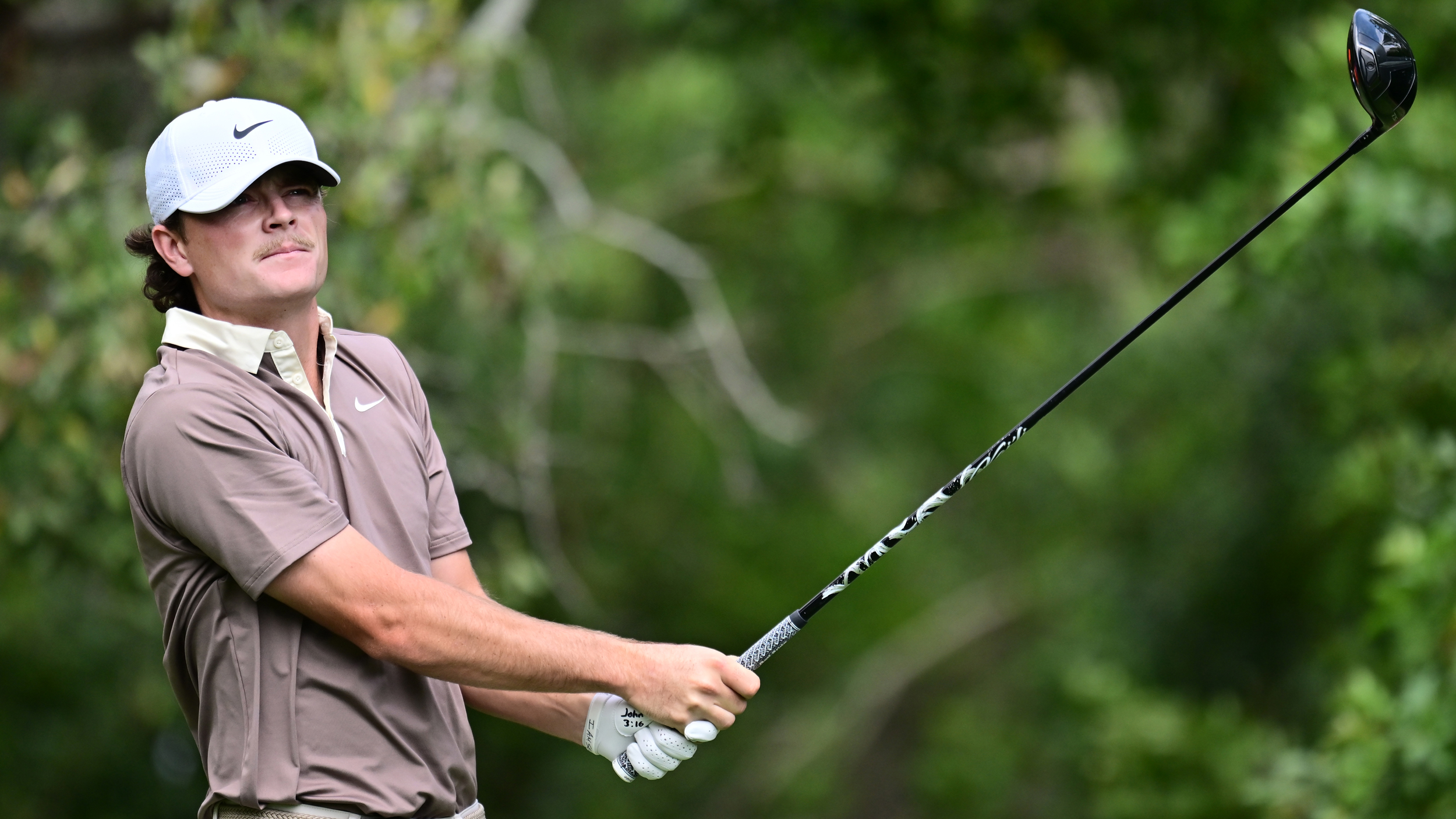 Luke Clanton hits a drive
