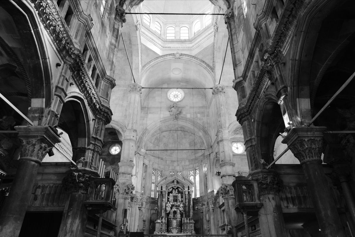 GuruShots - Powerful Black &amp; White Jan 26