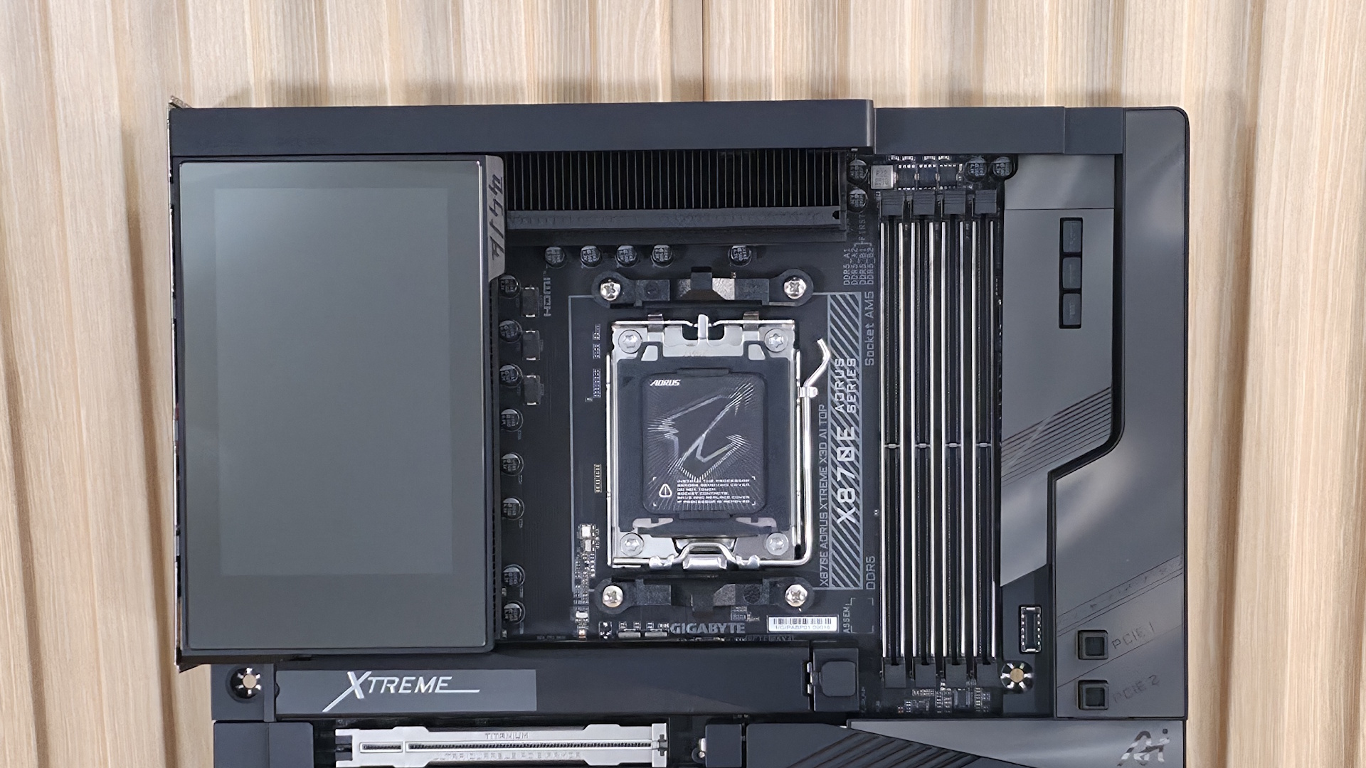 Gigabyte X870E Aorus Xtreme X3D AI Top