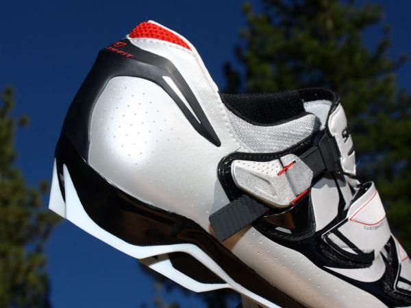 The new heel cup on the SH-M315 shoes wraps up and around the back of your foot.