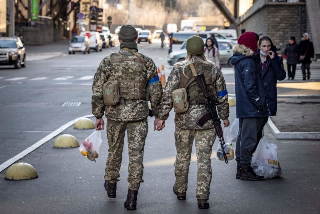 Ukrainian soldiers in Kyiv