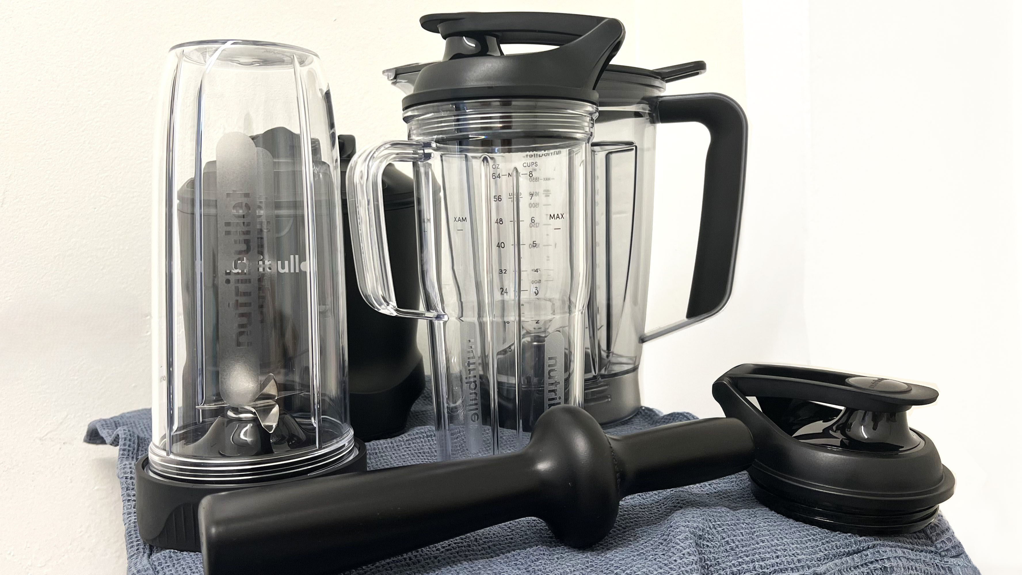 Nutribullet SmartSense Blender with accessories