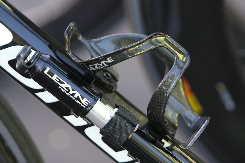 Lezyne also supplies the water bottle cages.