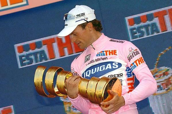 Danilo Di Luca (Liquigas) looks for his name, the 90th on the trophy.