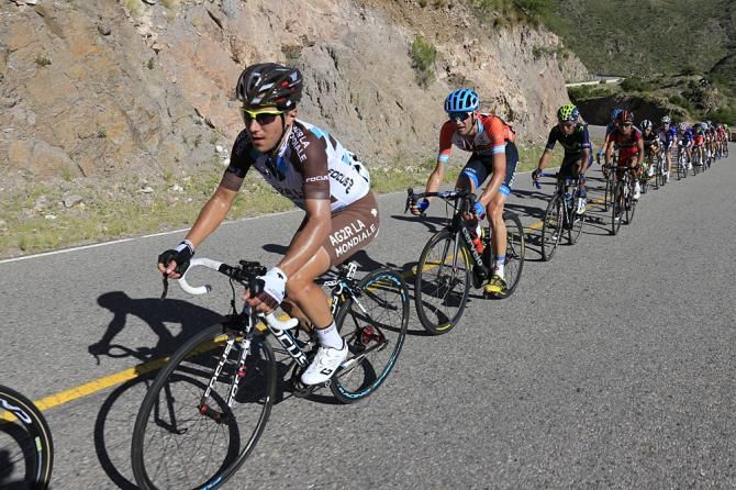 Domenico Pozzovivi (AG2R) leads the chase