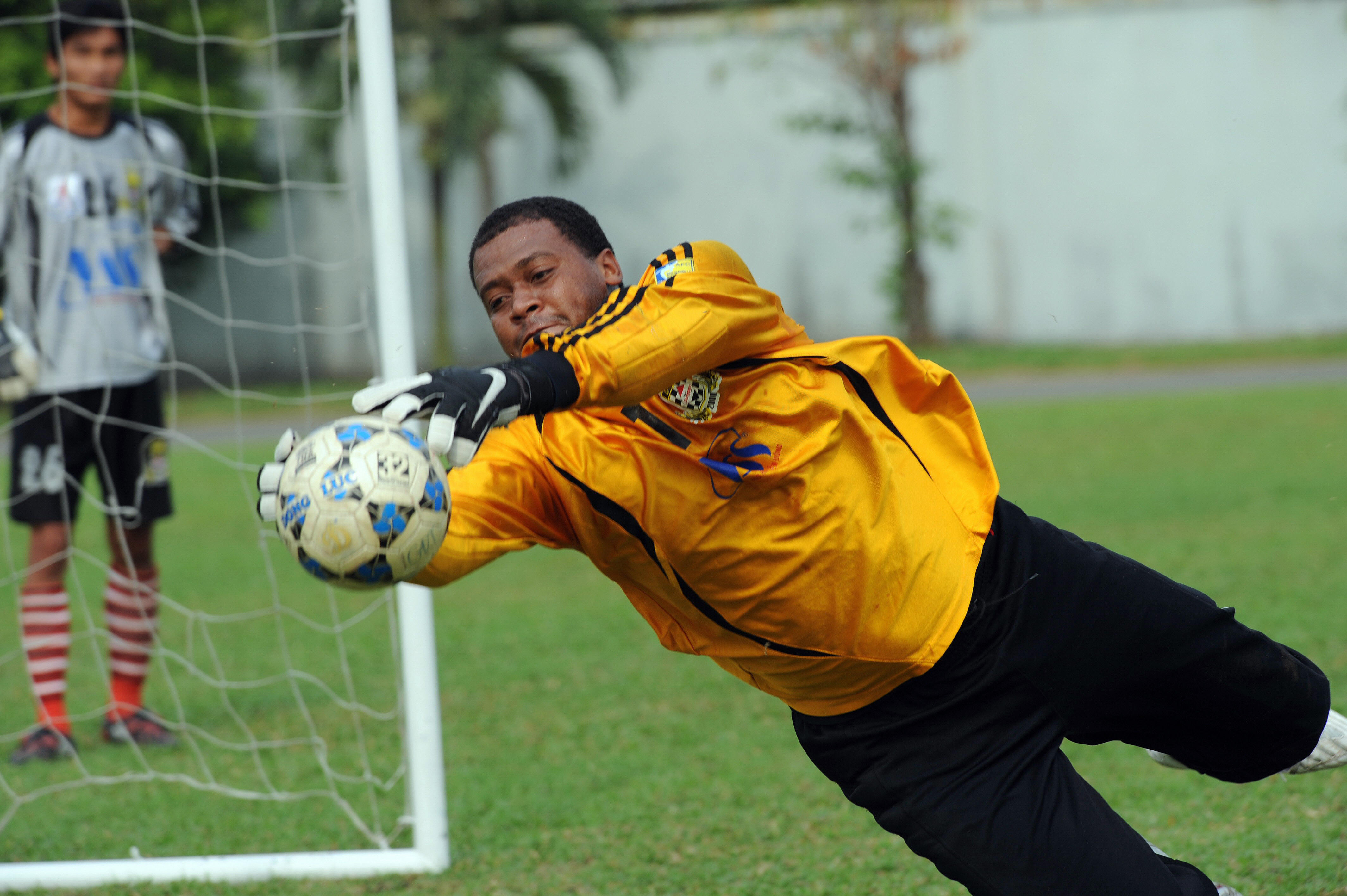 Phan Van Ssntos in training for Vietnamese club Dong Tam-Long An in 2008.