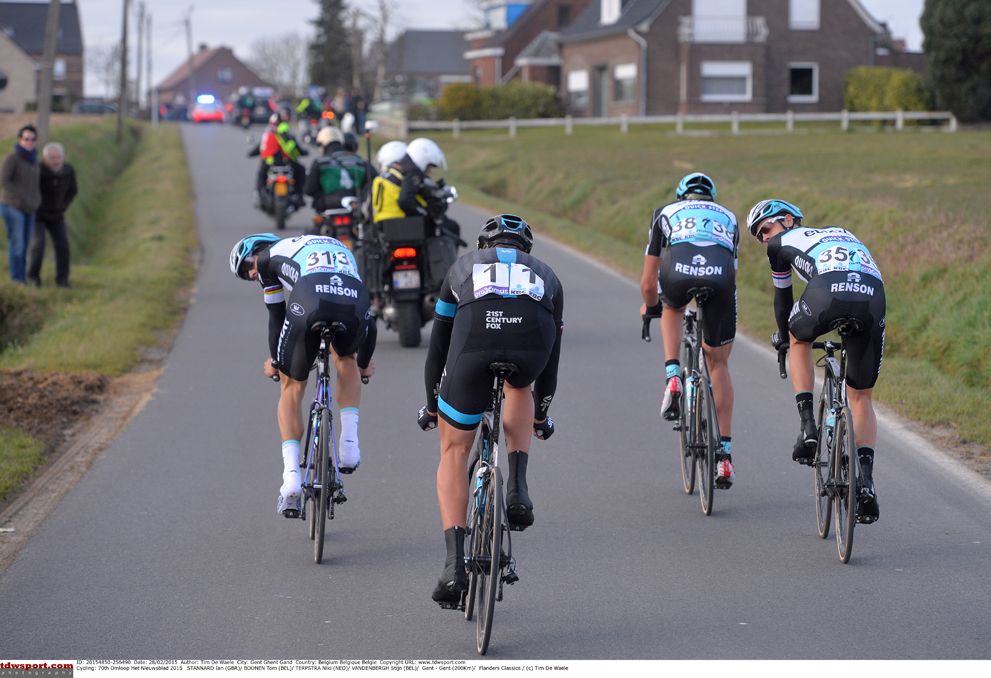 Stannard watches on as Etixx drive for home