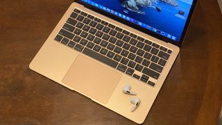 Apple MacBook Air (2020) keyboard and touchpad