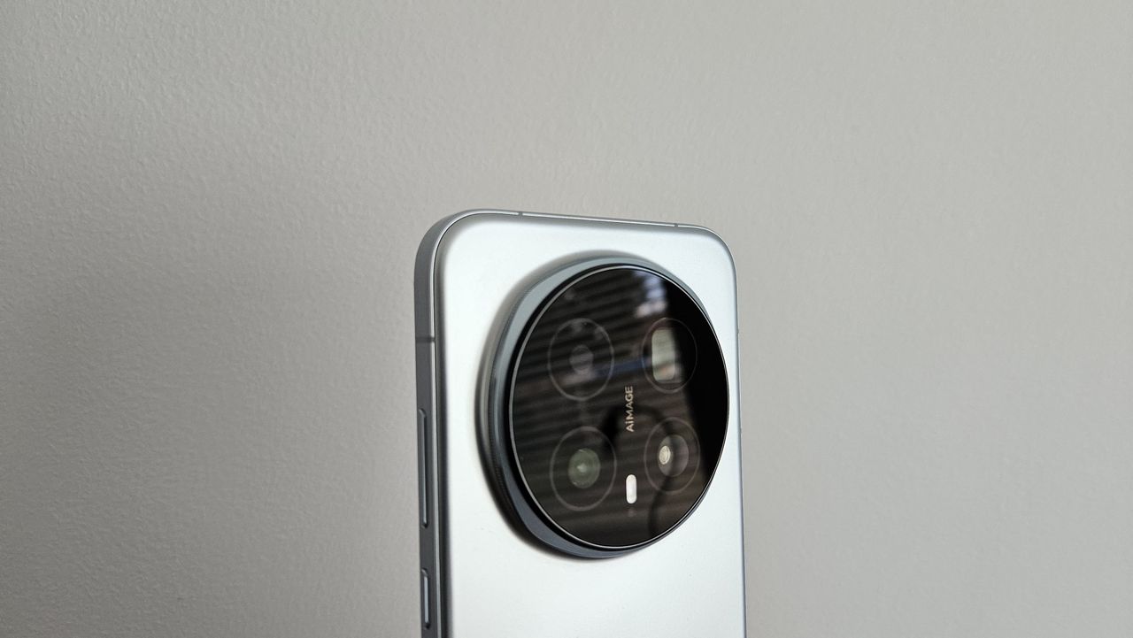 The Honor Magic8 phone