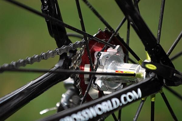 The rear R-SYS wheel uses aluminum spokes on the driveside.