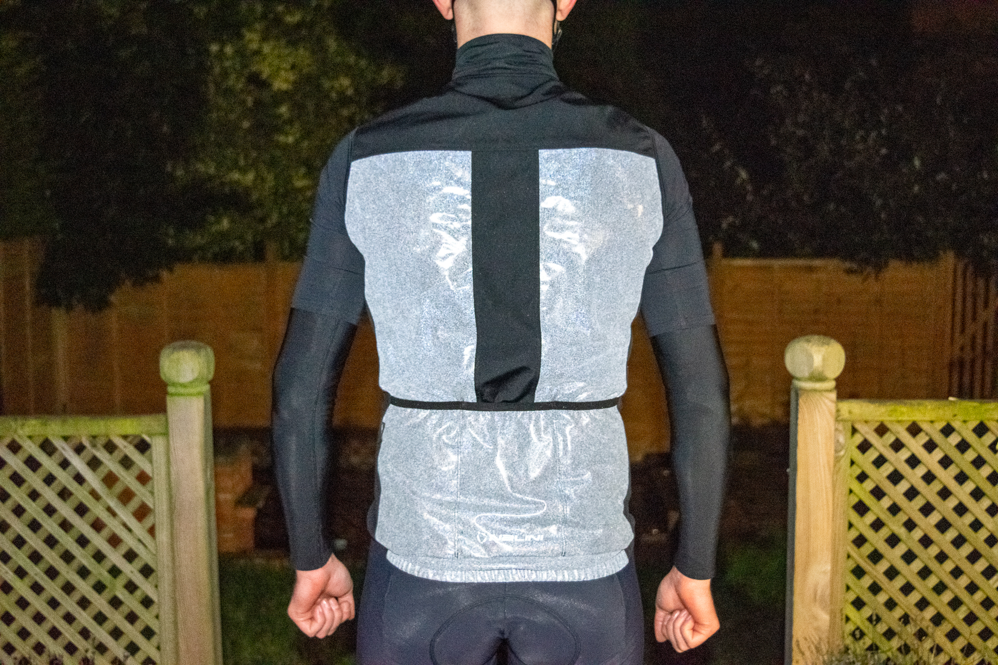 A man wearing the Nalini Reflex 3L vest in the dark