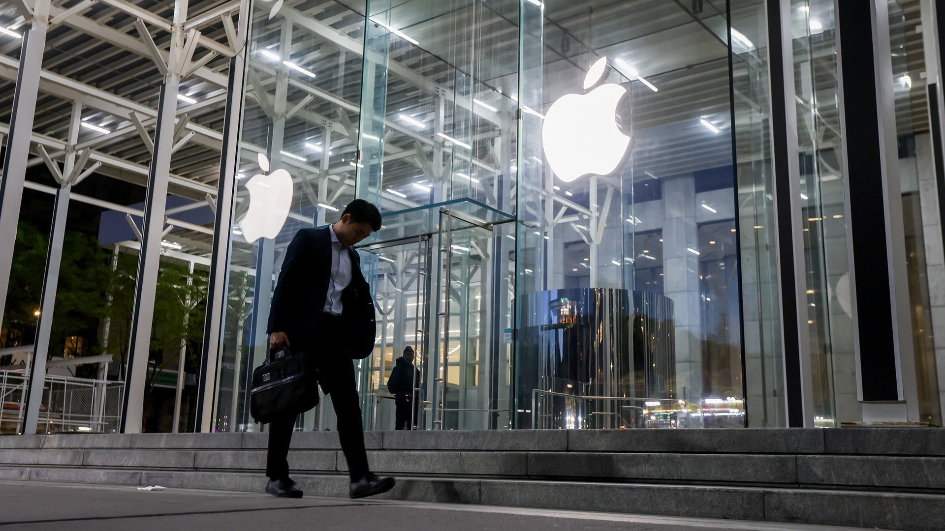 Man walks outside Apple Store in New York (Fifth Avenue)