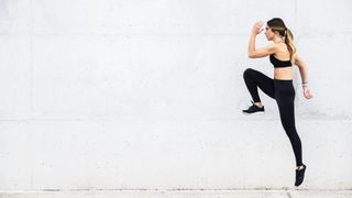 Woman doing knee raises