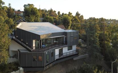 The Pasadena home for a family of three, Kaweah Rockhouse in California was designed by ID-EA. 