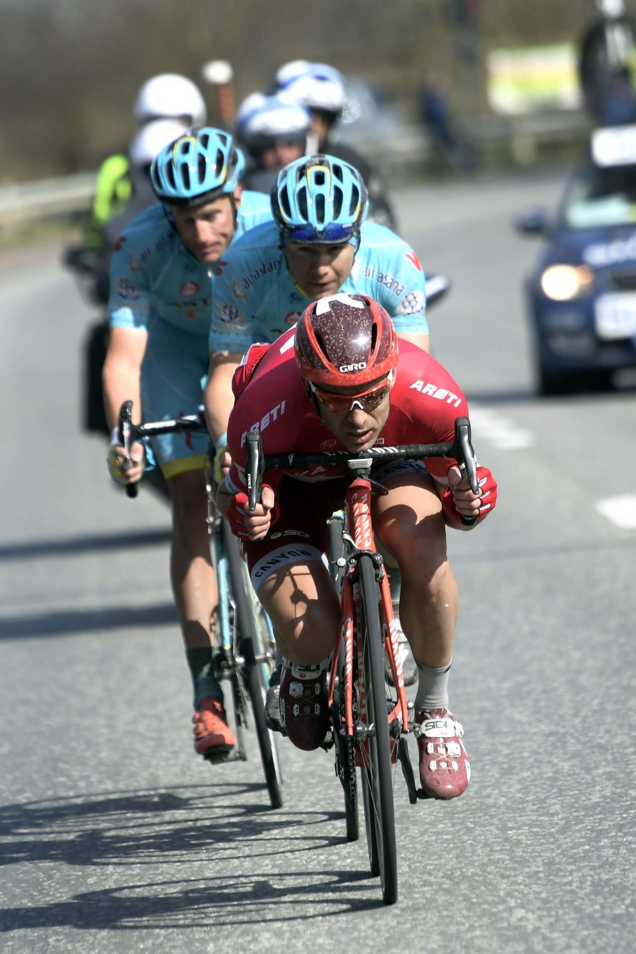 Alexander Kristoff (Katusha) leads Alexey Lutsenko and Lieuwe Westra (Astana)