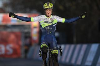 Hermans dominates rain-soaked elite men's Cyclo-cross World Cup in Fayetteville