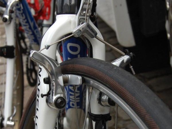 There are no cantilever brakes in Campagnolo's catalog so the team make do with Shimano stoppers.