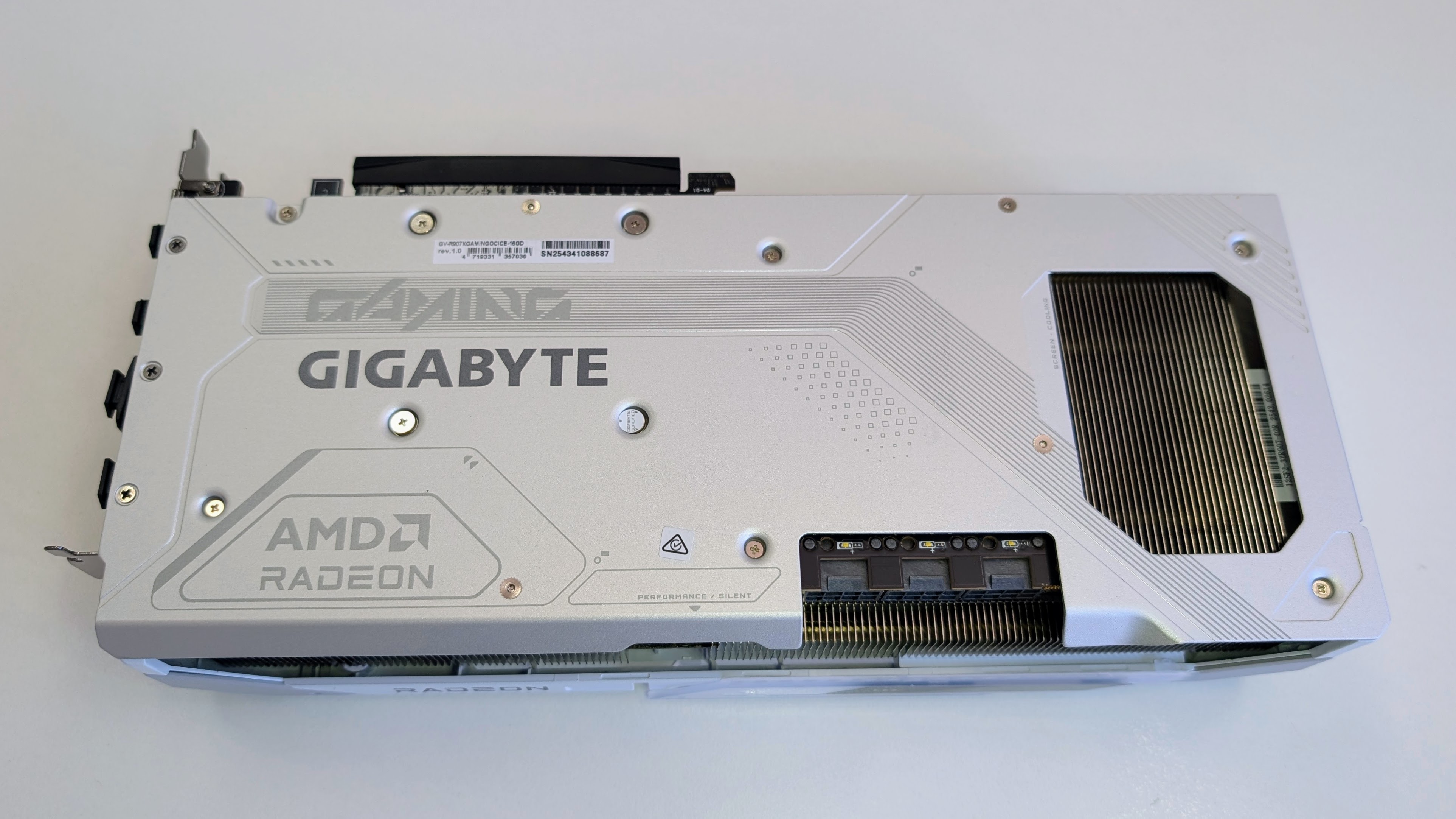 Gigabyte Radeon RX 9070 XT Gaming OC Ice 16GB rear view from above