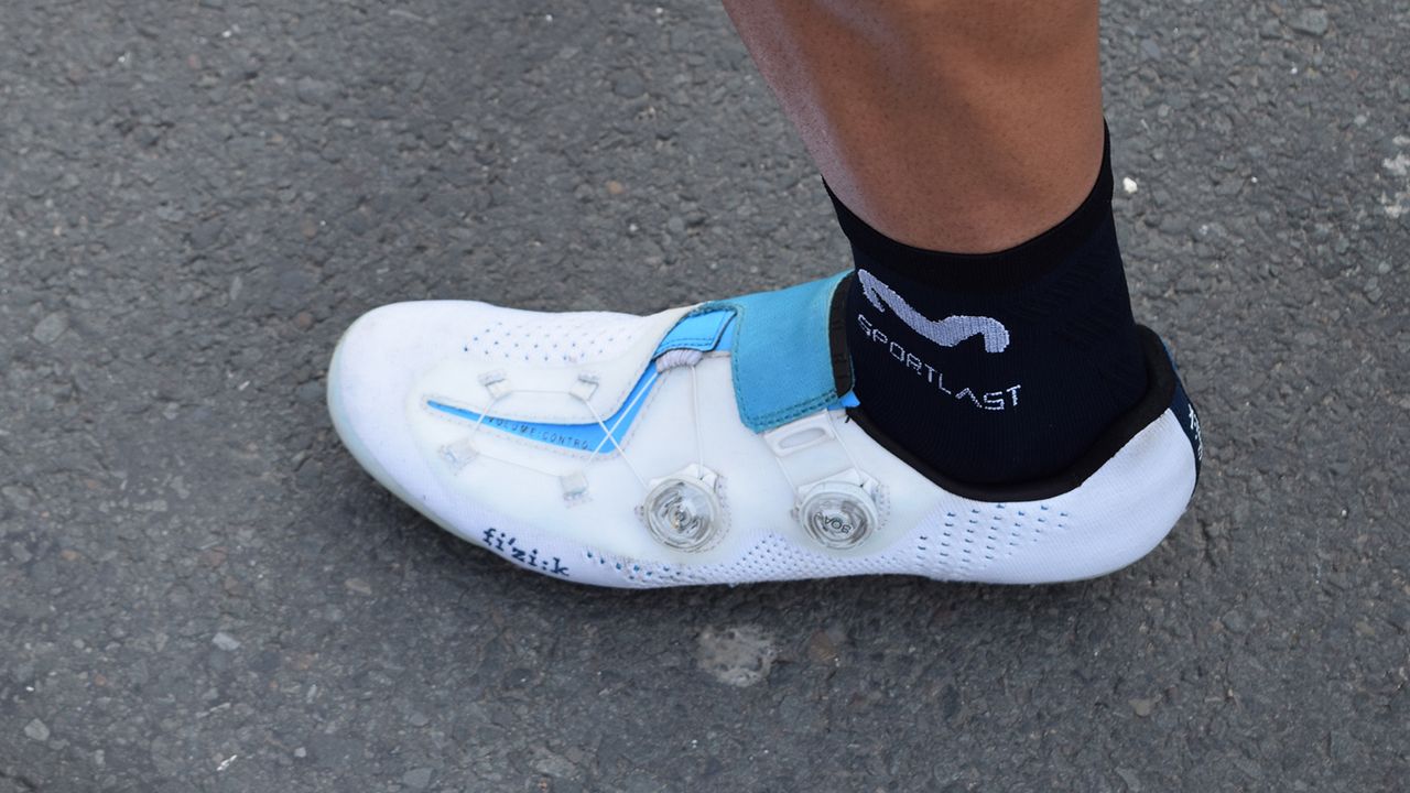 Movistar have given their riders speciali editions of the Fizik R1 Infinito Knit shoes