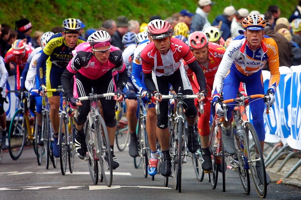 Michael Boogerd (Rabobank), Bo Hamburger (Team CSC-Worldonline) and Alexander Vinokourov (Telekom) in 2001.