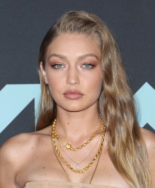 10s - gigi hadid