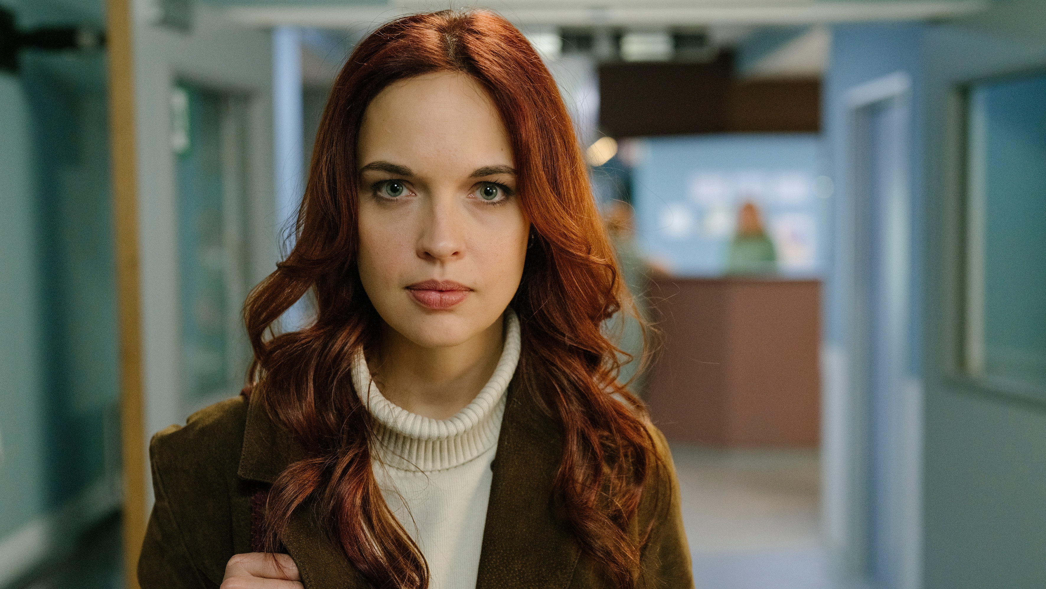 Mia (Aggy K Adams) in a hospital corridor in The Couple Next Door Season 2