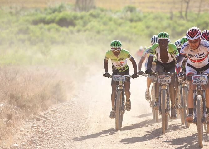 Phillimon Sebona (310-2) and Prince Maseko (310-1)