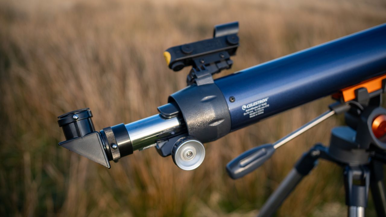 image diagonal and eyepiece of the Celestron AstroMaster LT 70AZ