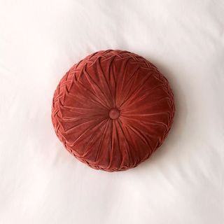 Round Pintuck Pillow