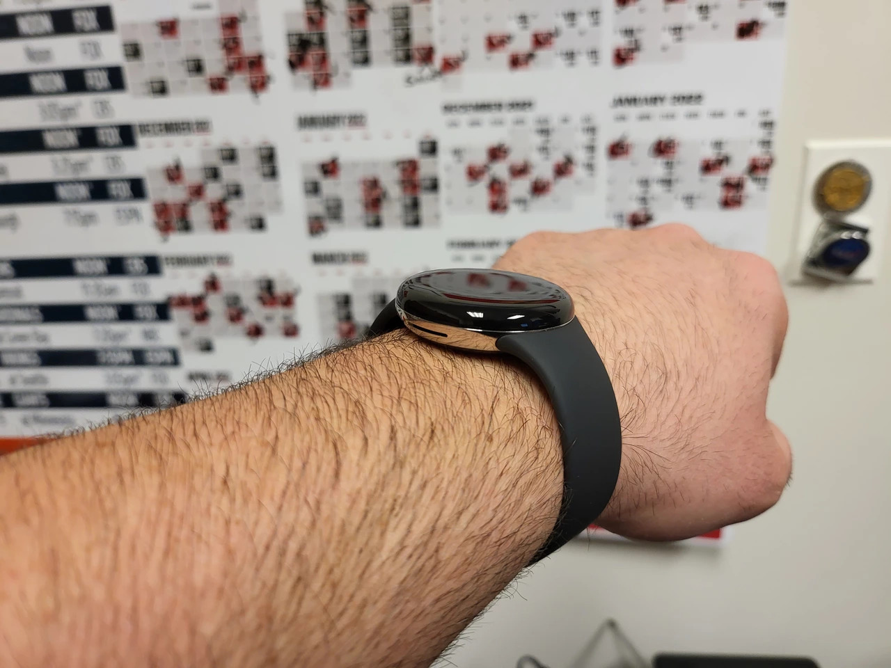 Google Pixel Watch leaked with the bands on