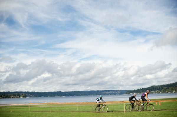 Crazy weather kept riders guessing at clothing options and tire choices. It manage to rain, with bouts of sunshine and sometimes both during most of the racing.