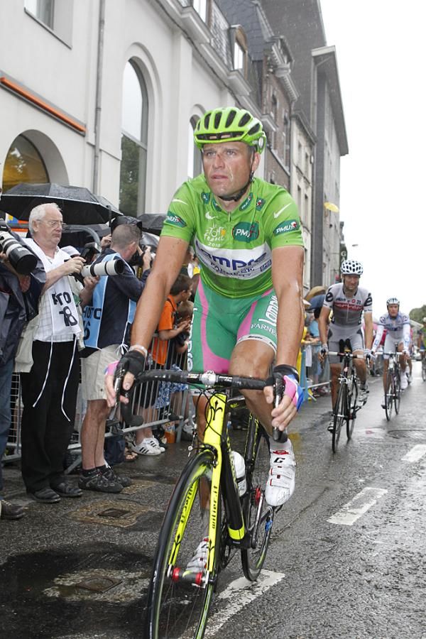 Alessandro Petacchi (Lampre) rolls in 13:26 behind the stage winner.
