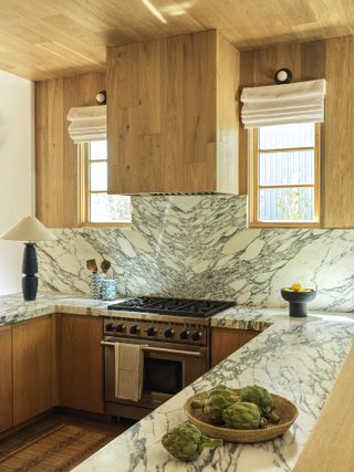 Californian kitchen with wooden cabinets and marble backsplash by Nina Freudenberger