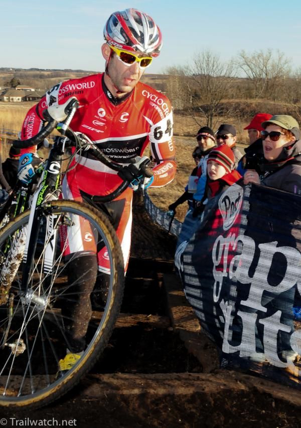 Brian Wilichoski (Cyclocrossworld.com) running the barriers with an early lead