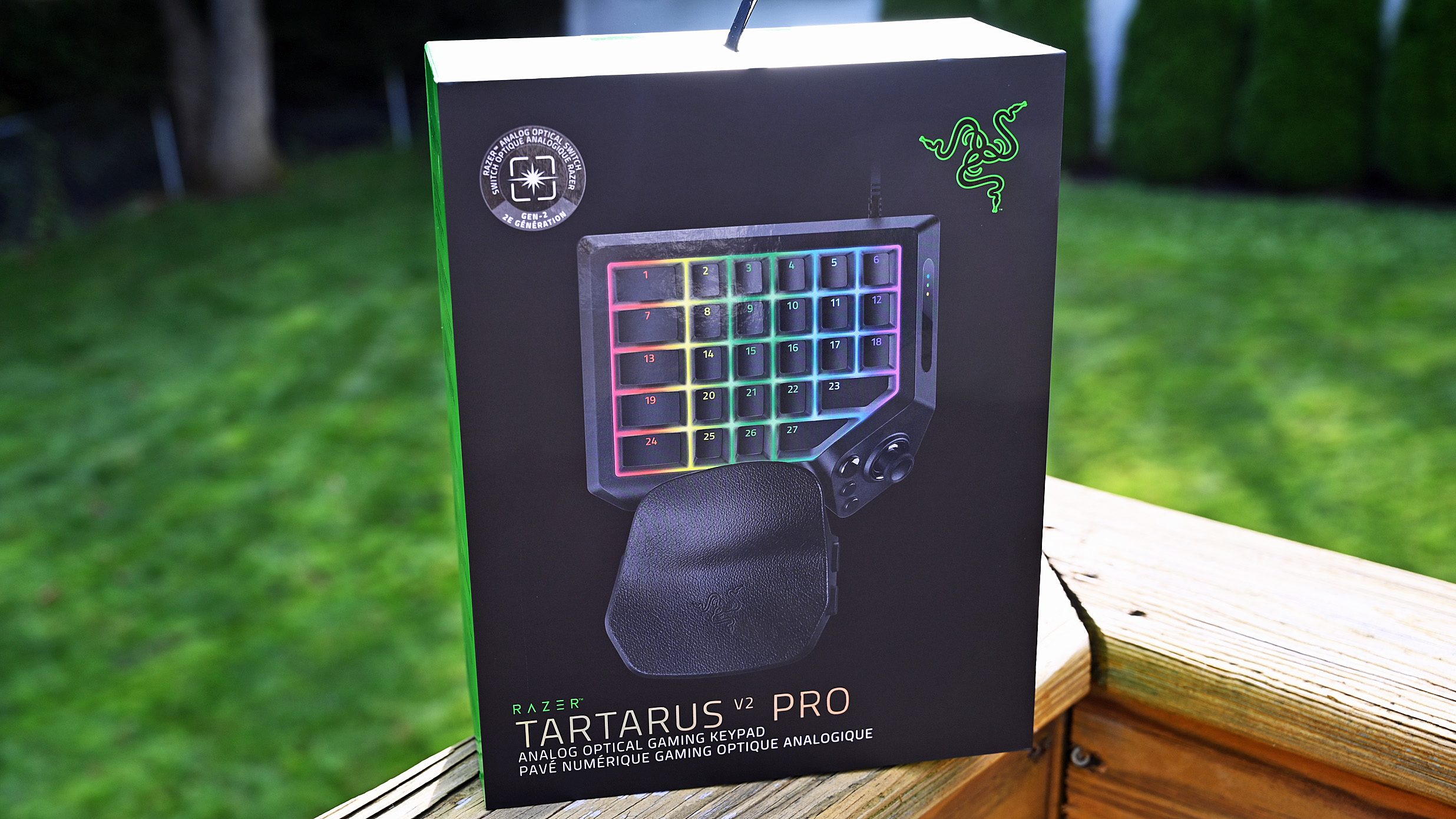 Photo showing the product box for the Razer Tartarus V2 Pro gamepad controller.