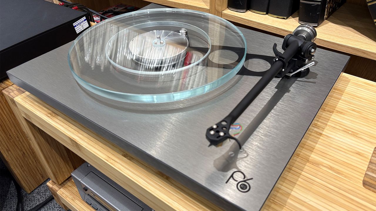 Rega Planar 6 RS Edition turntable