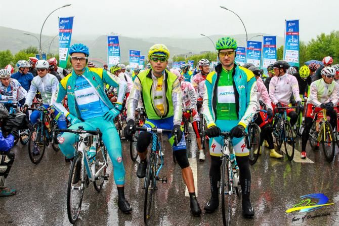 The jersey wearers at the start of stage 3 in Huzhu